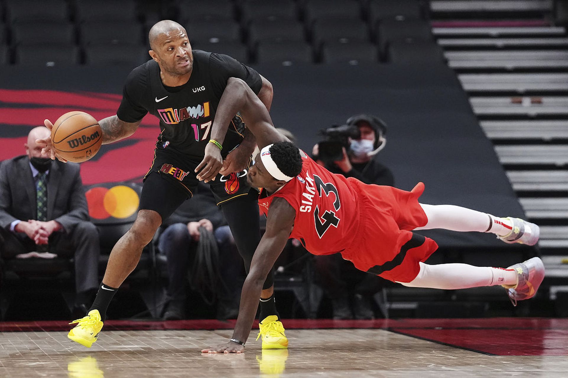 包含西亚卡姆在尤文图斯比赛中关键助攻,赛况扑朔迷离引发热议!的词条 包含西亚卡姆在尤文图斯比赛中关键助攻,赛况扑朔迷离引发热议!的词条